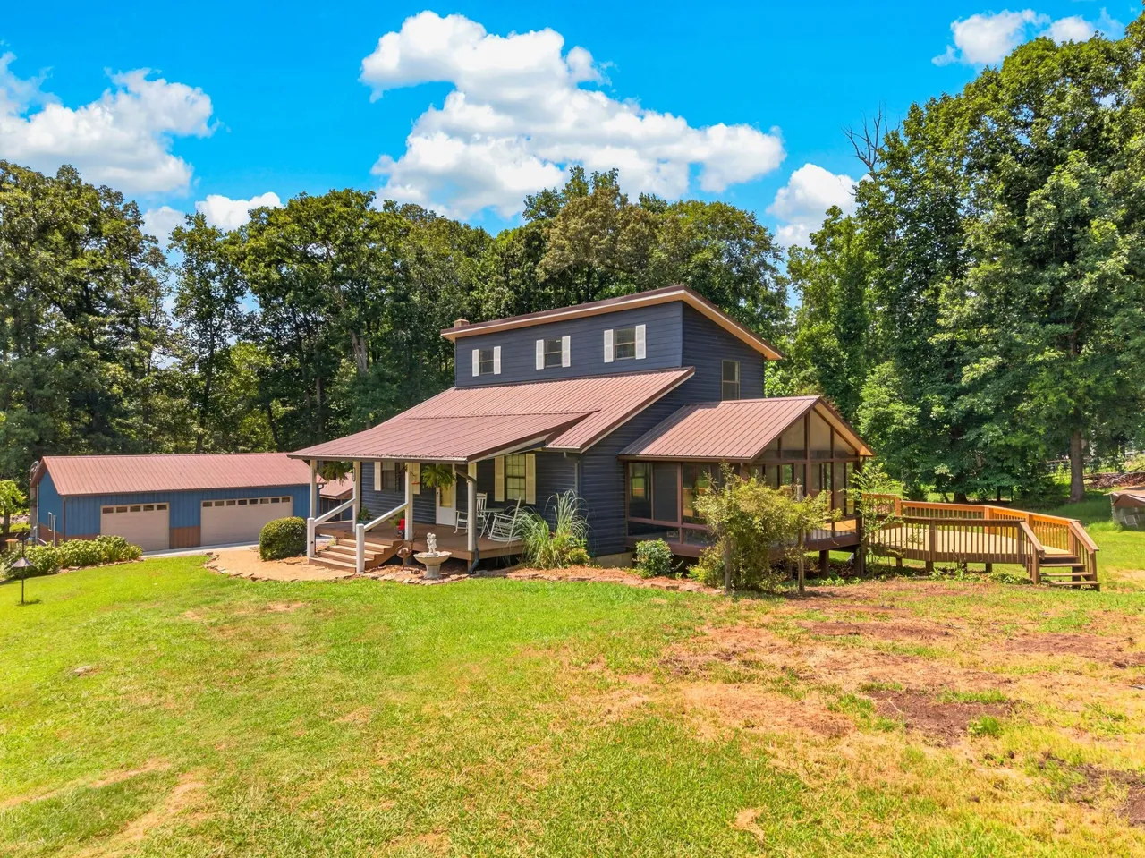 Representative short-term rental home in the Douglas Lake market