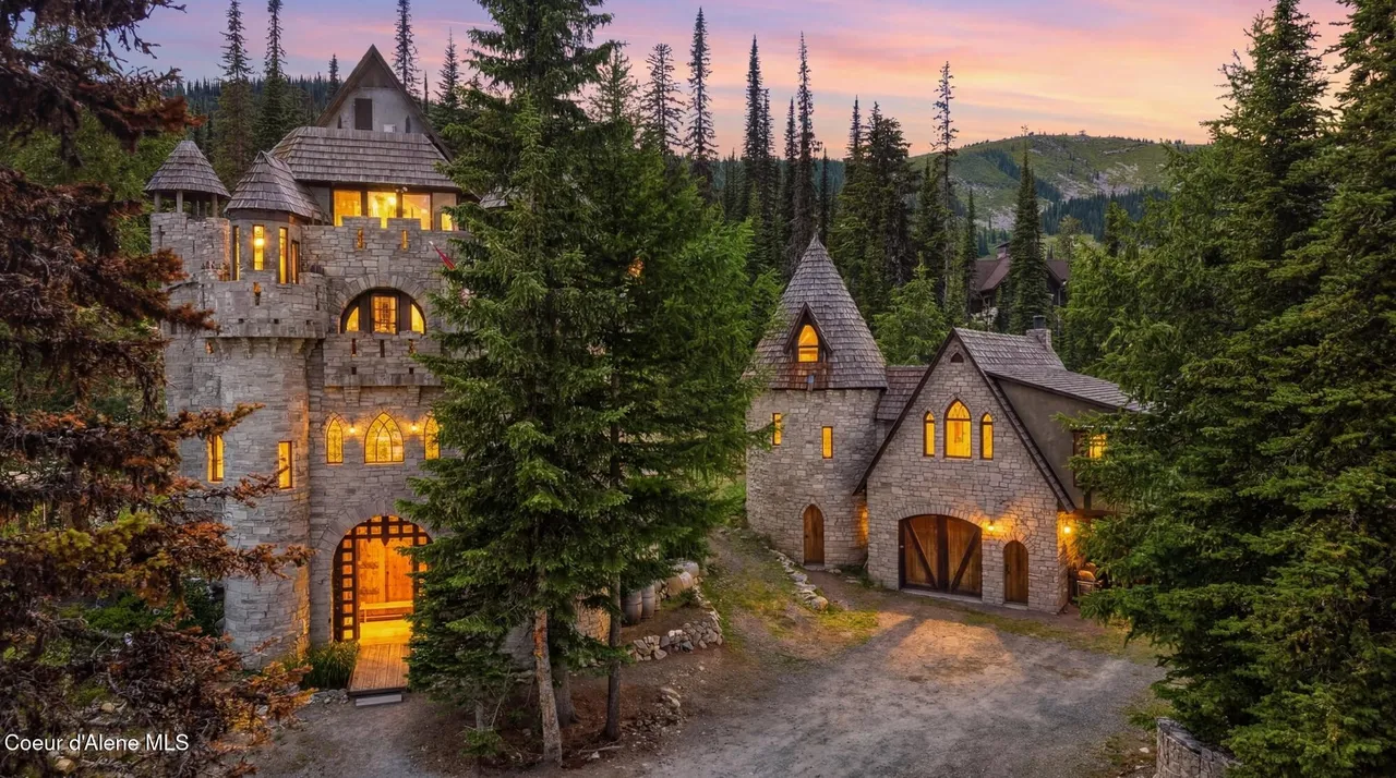 Representative lakefront short-term rental in the Sandpoint market