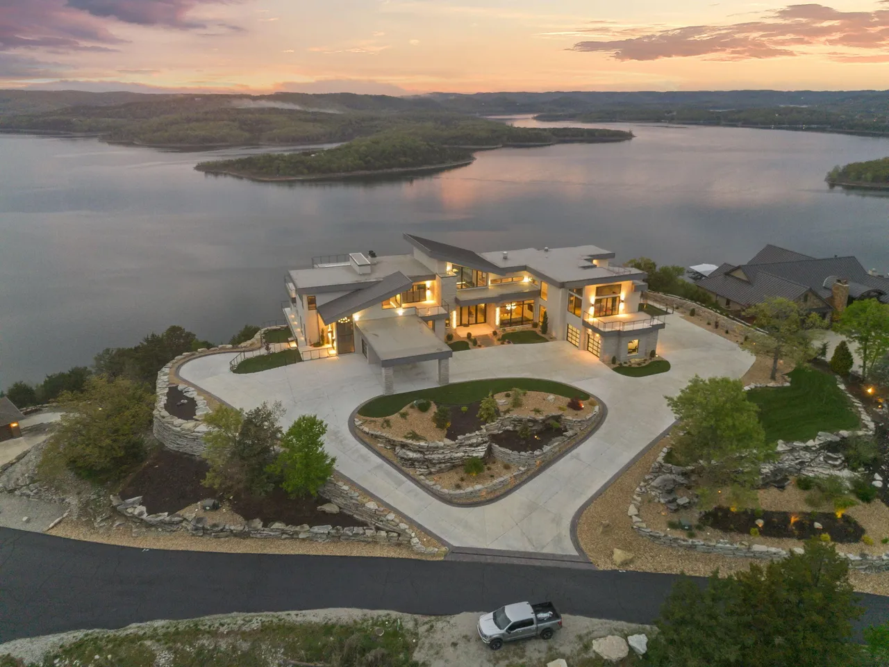 Representative short-term rental home in the Table Rock Lake market